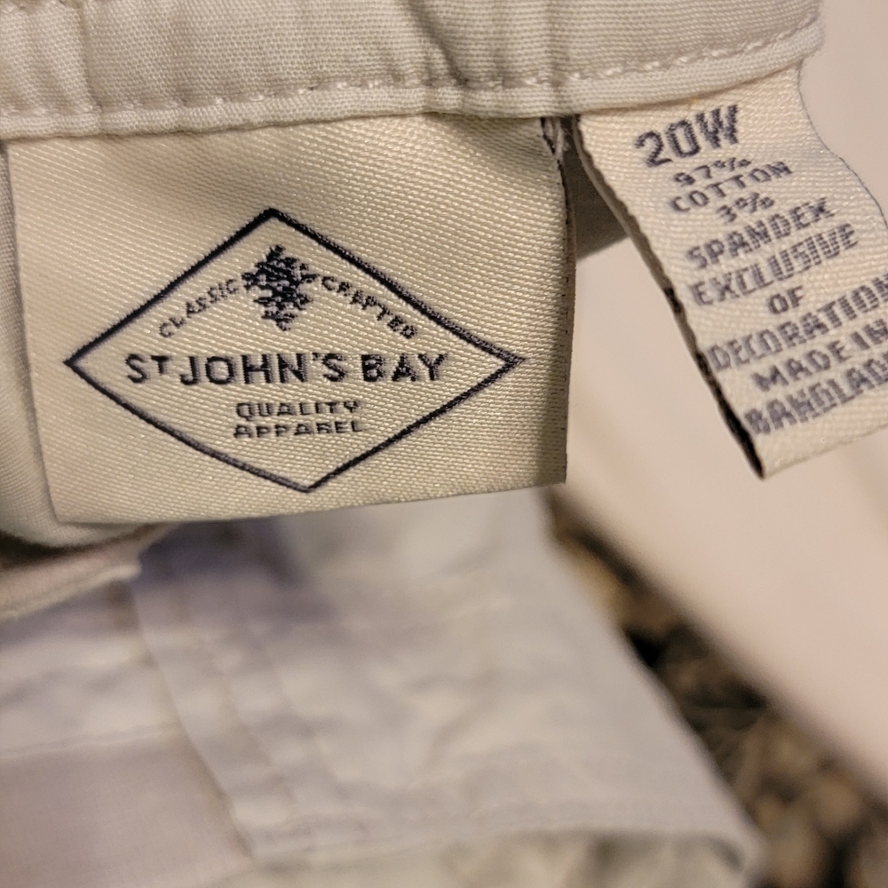 St. John's Bay Light Tan Cargo Shorts - Picture 4 of 4